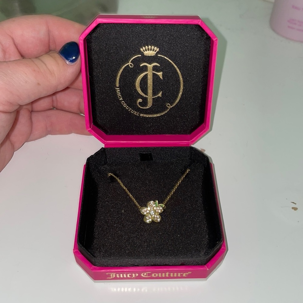Flower necklace